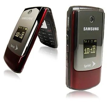 CDMA телефон Samsung M320 Samsung SPH-M320 - это раскладушка, распространяемая в США оператором Sprint. Данный оператор работает в CDMA-сетях, коих есть огромное количество на территории Украины. Производитель не стал указывать емкость аккумулятора, но известно, что его хватает примерно на 4,5 часа автономной работы в режиме разговора.

